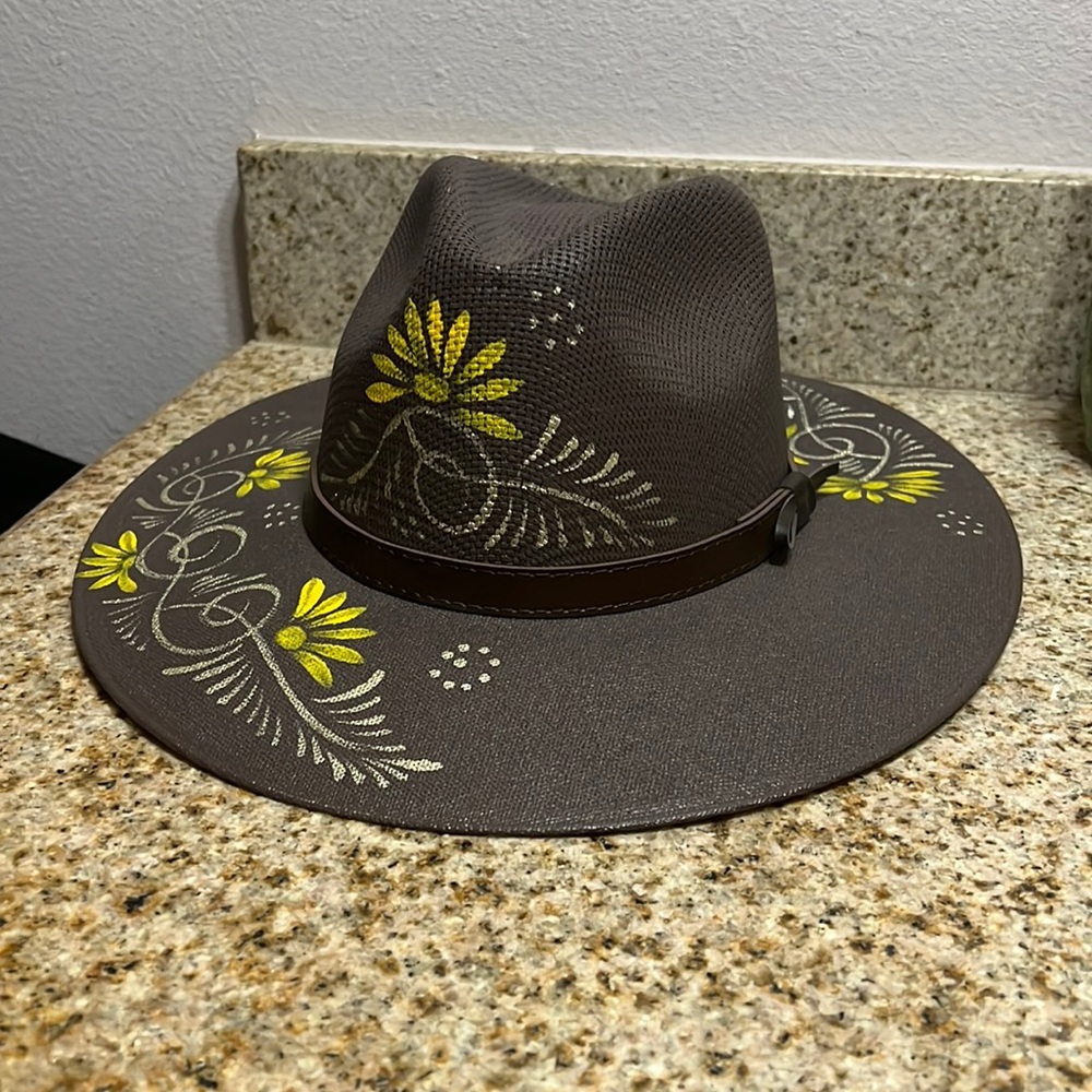 Hand painted hat - Picture 1 of 4